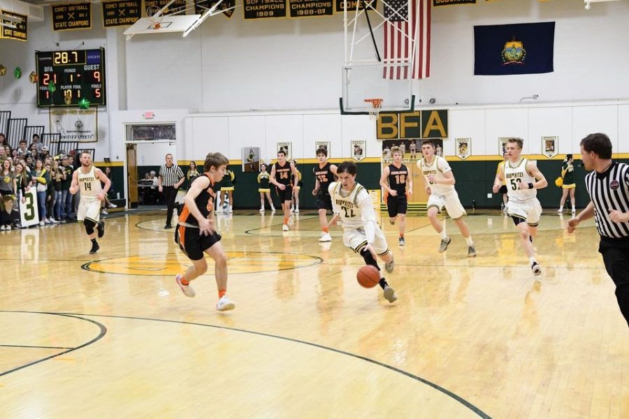The 2019-2020 Bobwhites, led by Ben Archembault, bring the ball up the court with the stands packed behind them.
Photo Credit:  Bobwhite Basketball, Facebook