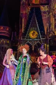 Photo credit: https://disneyparks.disney.go.com/blog/galleries/2015/10/7-photos-of-the-hocus-pocus-villain-spelltacular-that-will-put-a-spell-on-you/