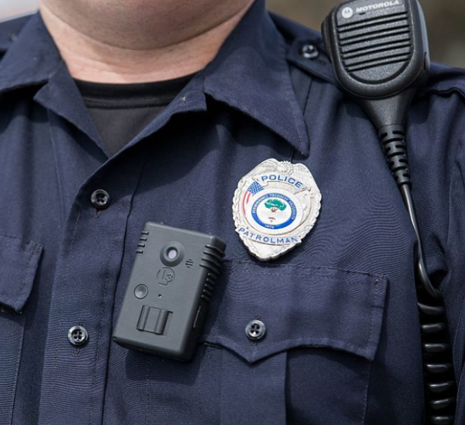 Photo credit: https://commons.wikimedia.org/wiki/File:Police_body_cam.png?scrlybrkr=6b6db6eb