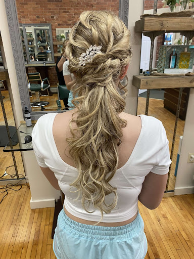 Alayna Carpenters prom hairstyle 2022
Photo credit: Alayna Carpenter